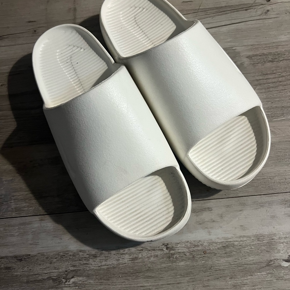 Nike calm Slides